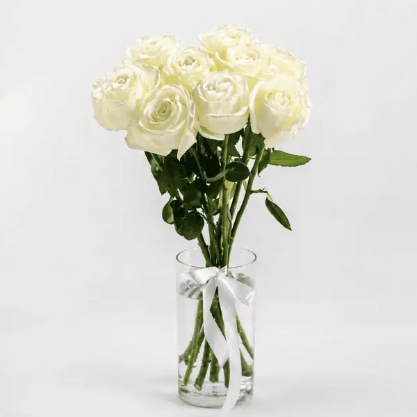 Букет из 9 белых роз под ленту