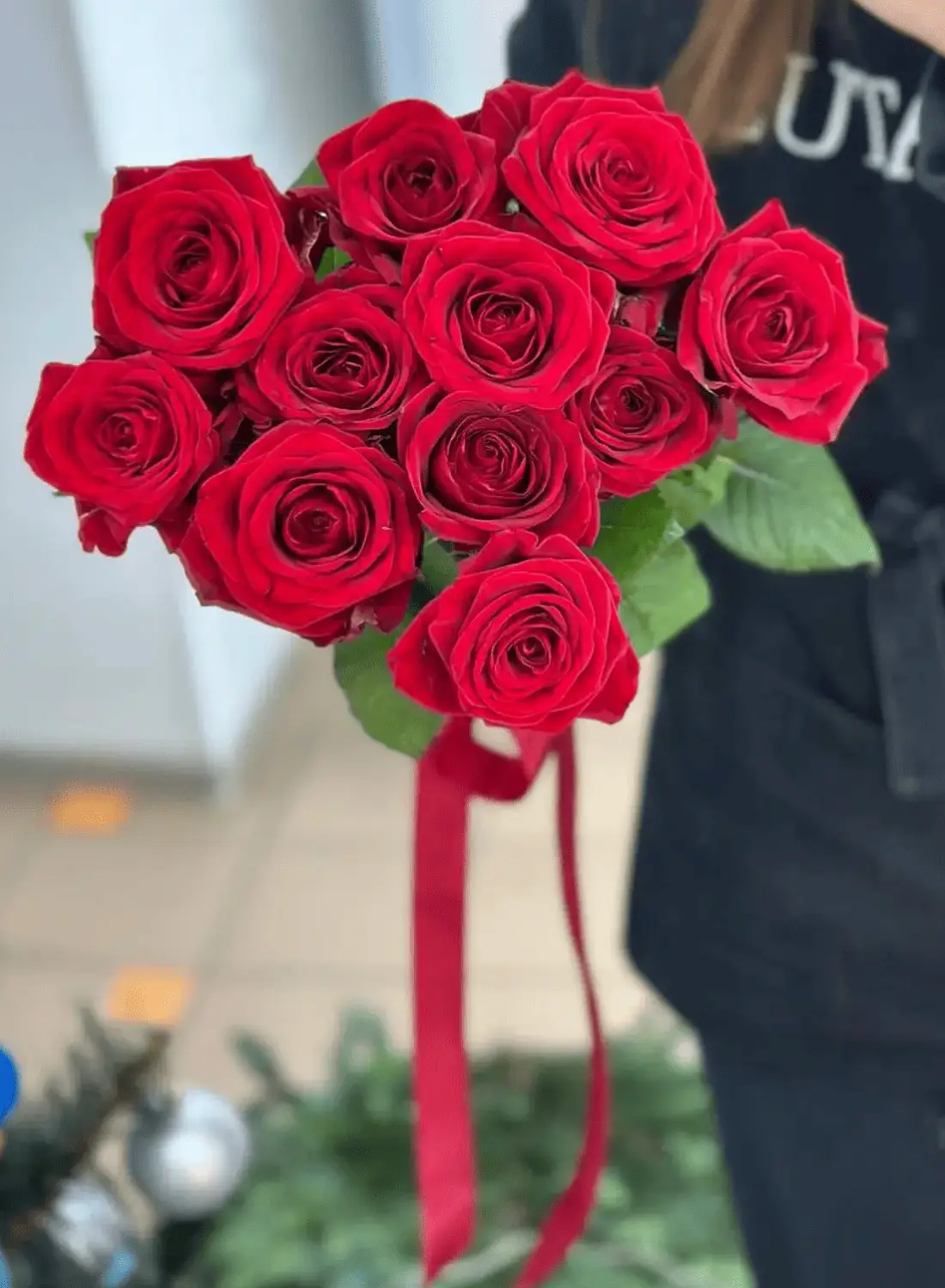 Букет из 11 красных роз под ленту