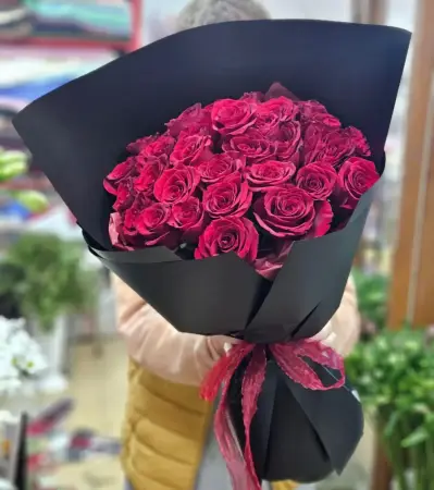 Алое в чёрном